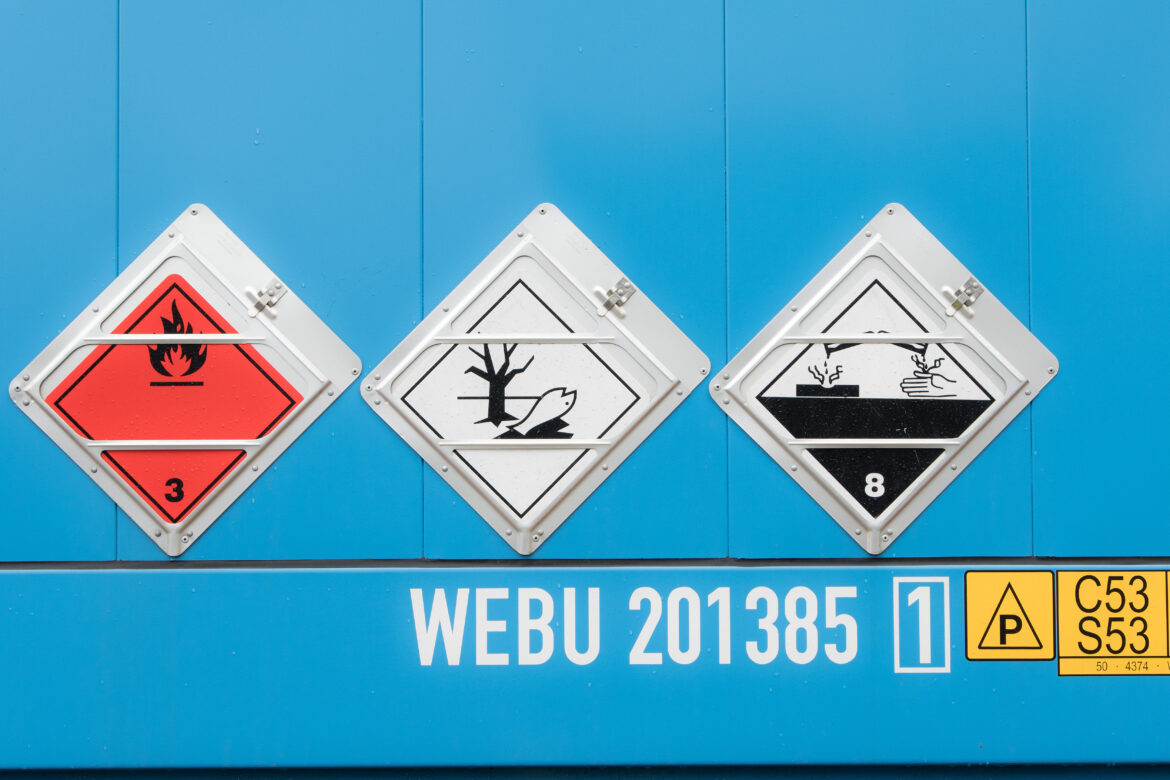 Dangerous goods must be clearly identifiable at all times